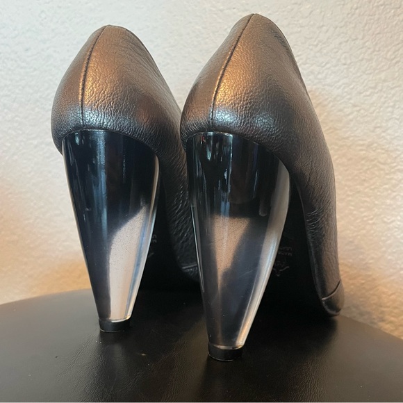 Colin Robertson gun metal grey Leather Peep toe Pumps with chunky lucite heel - Picture 6 of 10